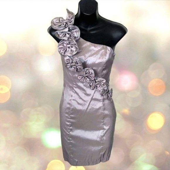 HAILEY LOGAN Silver Ruffled One Shoulder Metallic Cocktail Dress - Picture 1 of 4